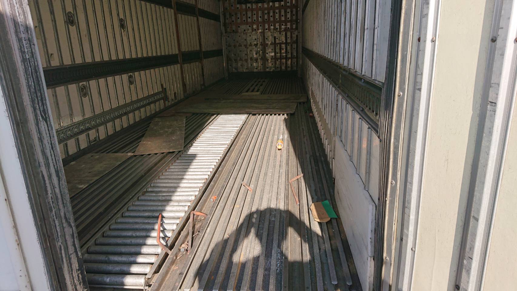 大型アルミ冷凍コンテナ 長11 01ｃｍ 幅2 263ｃｍ 高2 163ｃｍ 35万 福岡県で中古車輌 トラック 重機 の販売 買取 輸出販売 なら 株式会社南商会